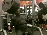 Old Dude In The Gym Has Some Interesting Techniques
