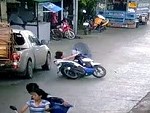 Why You Don't Use Umbrellas On Motorbikes
