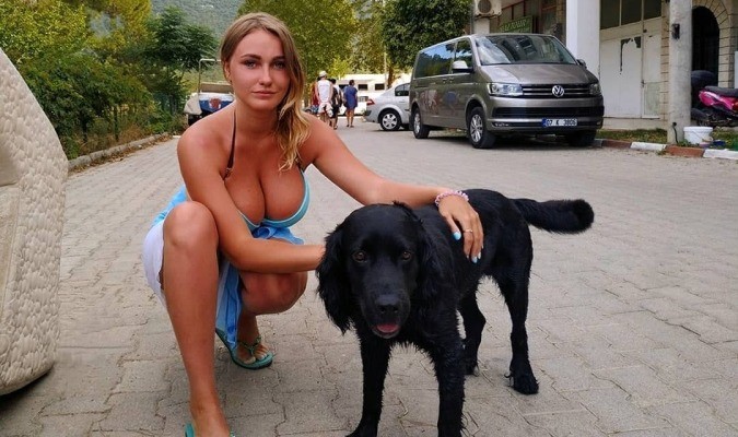 GIRLS AND DOGS 07