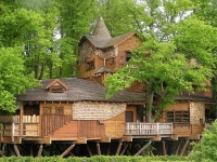 Amazing Treehouses 03