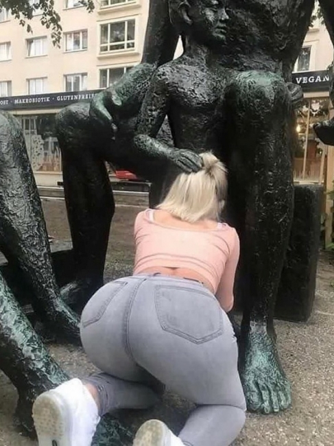 Cant Resist A Good Statue 18