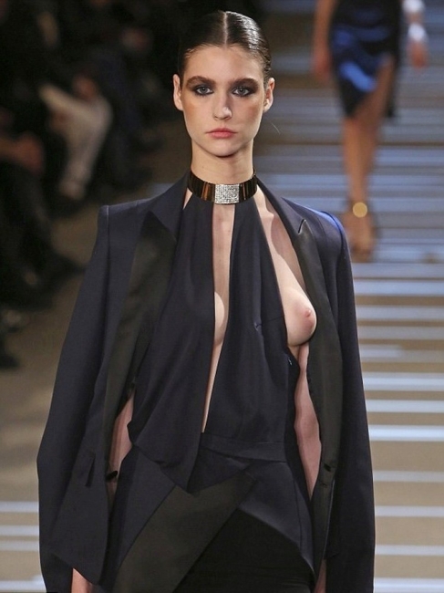 Catwalk Nips 16