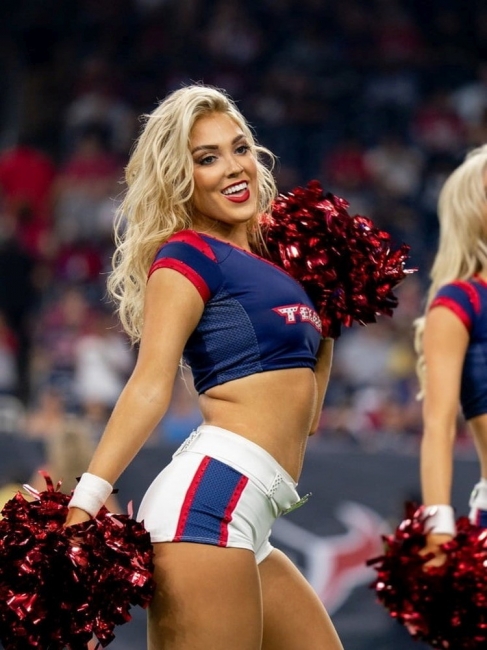 Cheerleaders 12