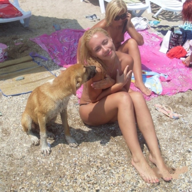 Girls And Dogs 26