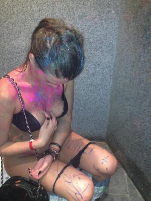 Girls Caught Sitting On The Loo 02
