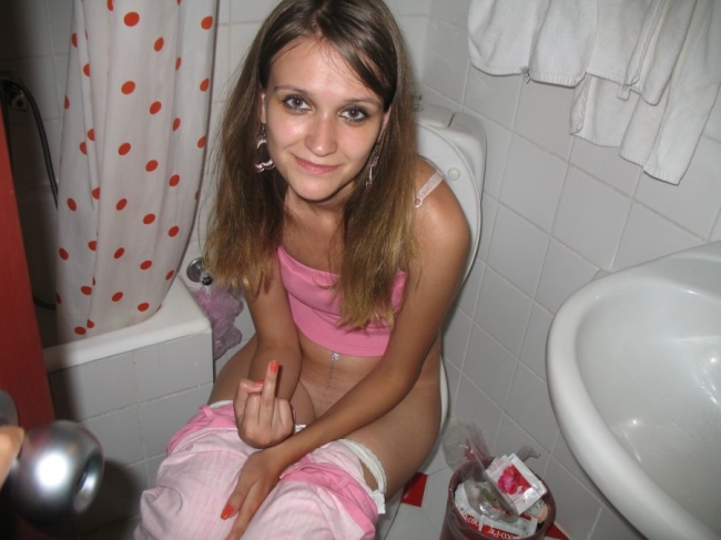 Girls Caught Sitting On The Loo 27