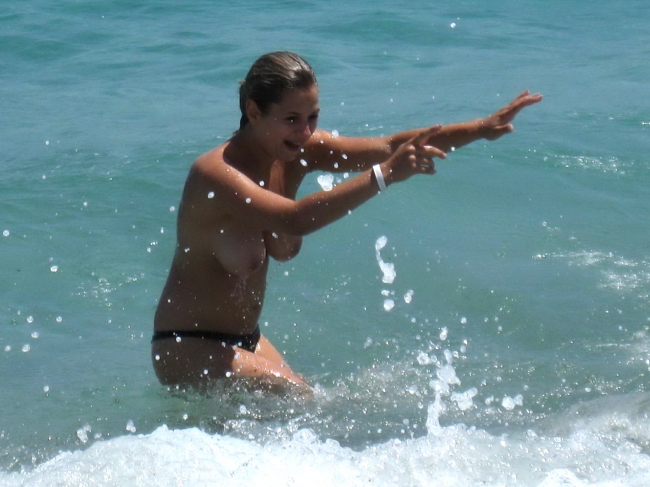 Girls Frolicking In The Surf 09