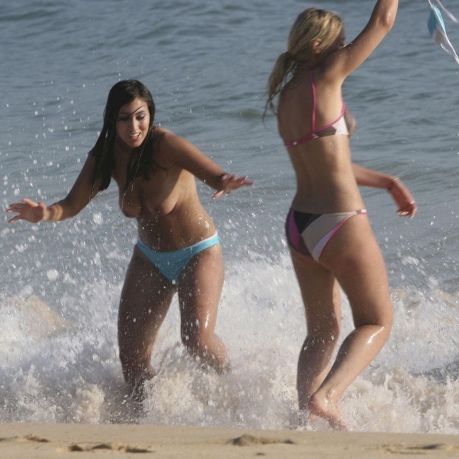 Girls Frolicking In The Surf 14