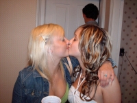 Girls Kissing 10