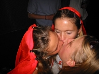 Girls Kissing 05