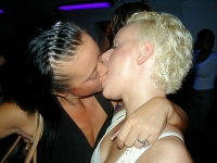 Girls Kissing 06