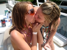 Girls Kissing 21