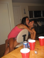 Girls Kissing 31