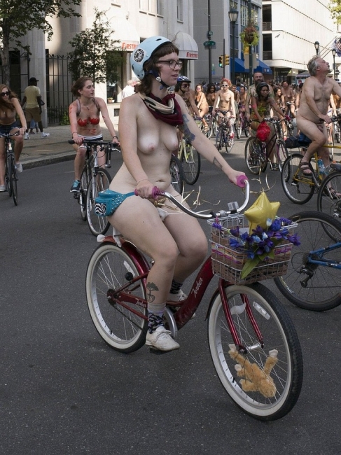 Girls On Bikes 30