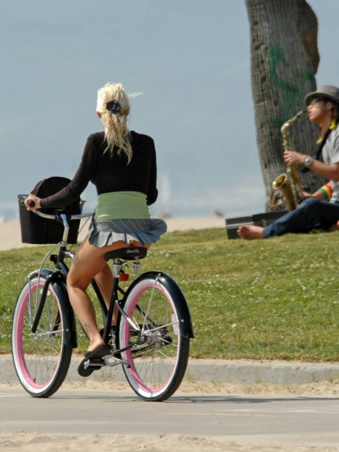 Girls On Bikes 25