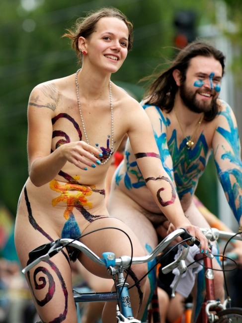 Girls On Bikes 02