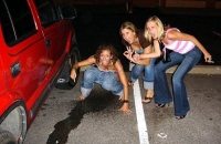 Girls Peeing 03