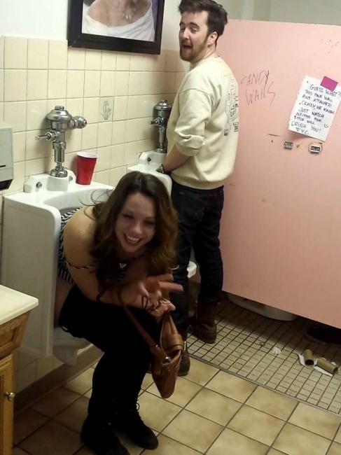 Girls Peeing 31