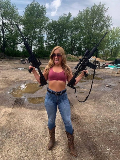 Girls With Guns 30