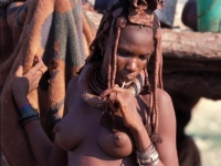 Himba_tribal_women_07