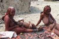 Himba_tribal_women_09