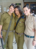 Israeli_army_chicks_08