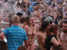Nude In Public 02