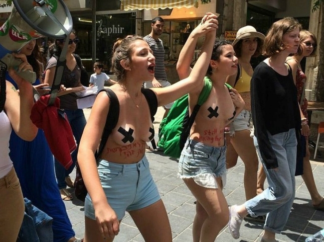 Nude Protesters 08