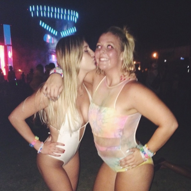 Raver Babes 09