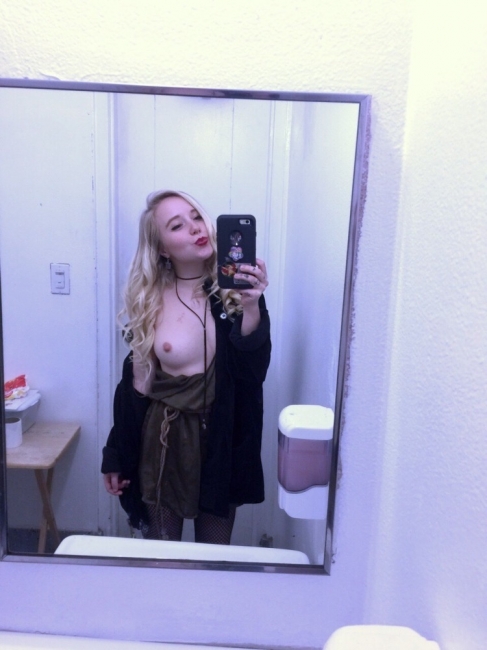 The Ladies Room 03