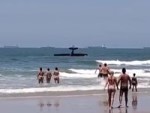 Beachgoers Scramble To Save Crashed Plane Passengers
