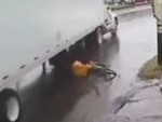 Cyclist Hits A Hidden Pothole And Almost Dies
