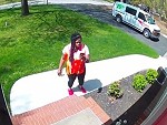 Delivery Woman Leaves An Unconventional Notification
