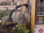 Excavator Hits A Snag
