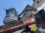 Excavator Unloading Like A Plonker
