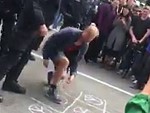 G20 Protesters Play A Friendly Game Of Tic Tac Toe With Police
