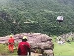 Helicopter Pilot Puts On A Show Before Landing
