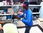 Idiot Robs A Store With An Electric Racket
