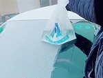 Ingeniously Defrosts His Windscreen
