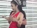 Knows How To Connect With Her Fans
