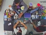 Off Duty Cop Intervenes In A Robbery
