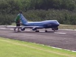 RC 747 Heartbreakingly Disintegrates
