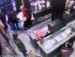 Robbers Loot A Shop In The Calmest Way Possible
