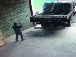 Stupid Worker Is Stupidly Killed
