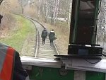 Train Driver Sneaks Up On Some Girls For The Lulz
